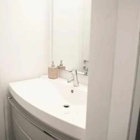 La Nina Aria Di Mare Nel Centro Storico * Génova